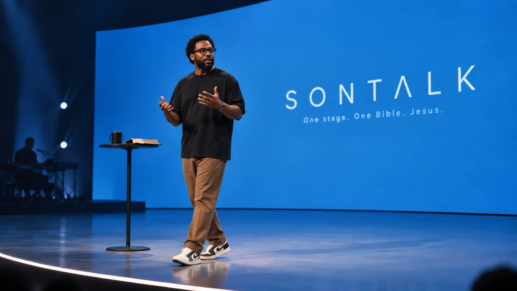 SonTalk Voices on the SonTalk stage